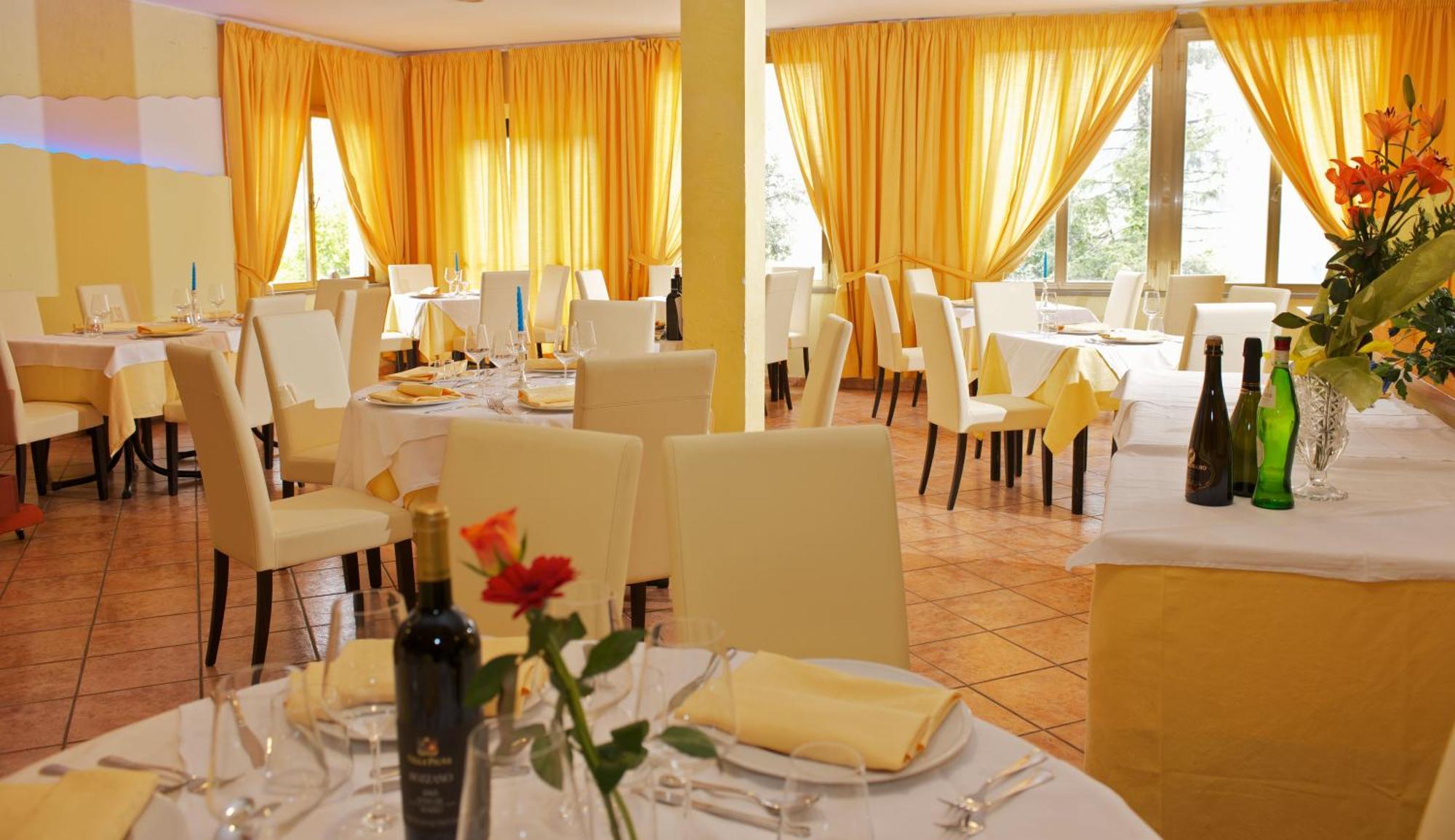 Hotel La Meridiana Urbino Exterior photo
