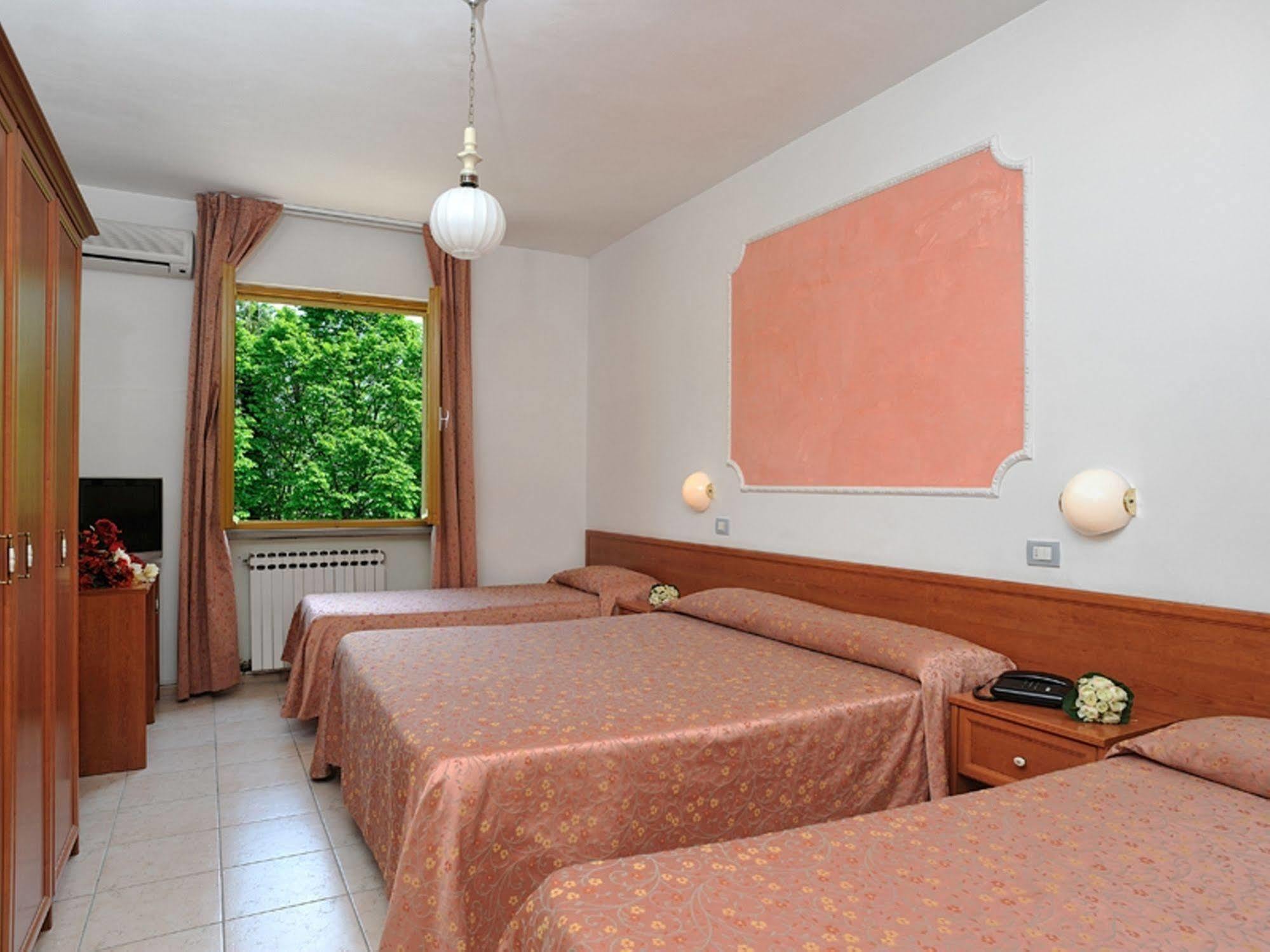 Hotel La Meridiana Urbino Exterior photo